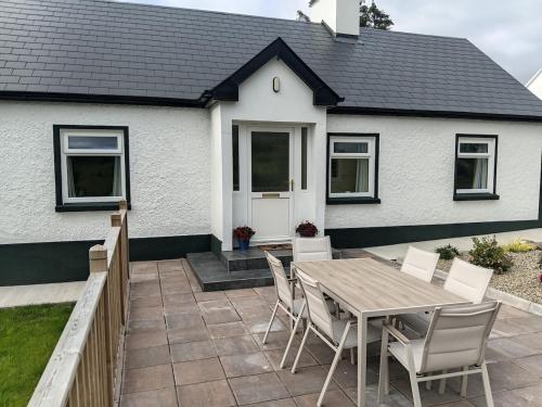 Rose Cottage- Private Leitrim countryside escape