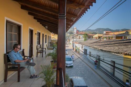 Berakah B&B- Central Park in Copan Ruinas