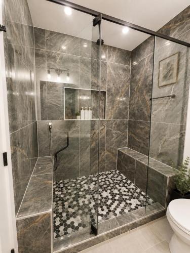 Dušš, The Carolina Veranda, Elevated Boho Retreat in Greenville in Powdersville (SC)