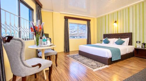 Hotel Crown Imperial Residency