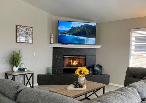Multi Family! 2 min walk to Beach! EV Charger! in Oceano (CA)