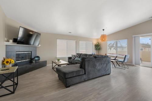 Multi Family! 2 min walk to Beach! EV Charger! in Oceano (CA)