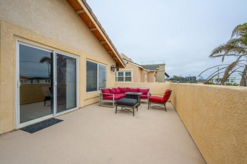 Multi Family! 2 min walk to Beach! EV Charger! in Oceano (CA)