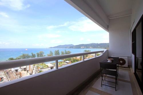 Patong Tower by United 21 Thailand, Pláž Patong
