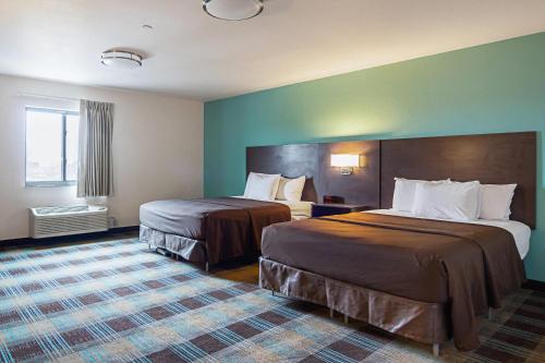 2 queen beds