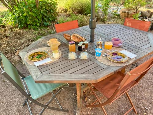 Food and beverages, Chambre d'hotes Jolie futaie en foret de Troncais in Cerilly