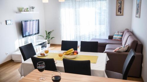  Apartment Nikolina in Podstrana