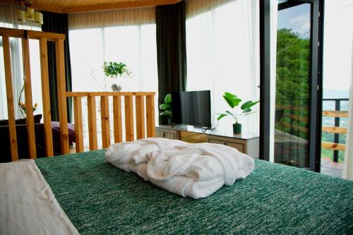 Eco Elegance in Acharistskali