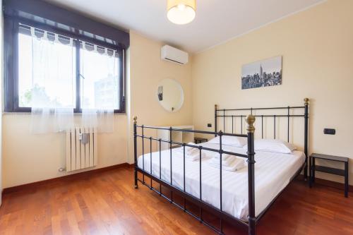 Navigli Apartment for 7 - Metro 100m - I-Host