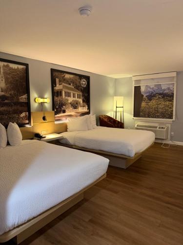 . Super 8 by Wyndham Sturbridge
