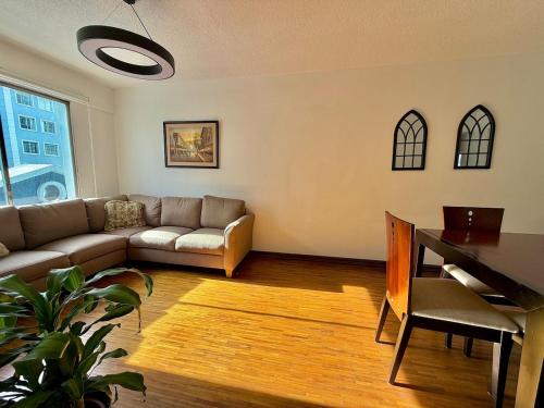 Bright 3bedroom apartment near Quicentro