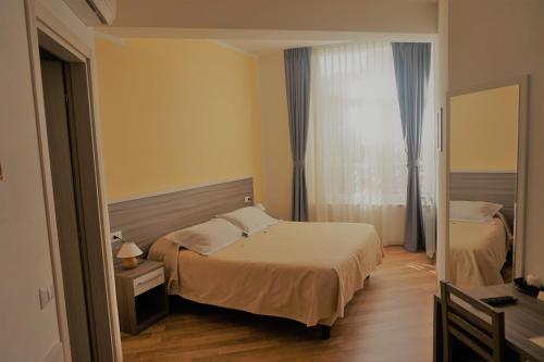 2 twin beds