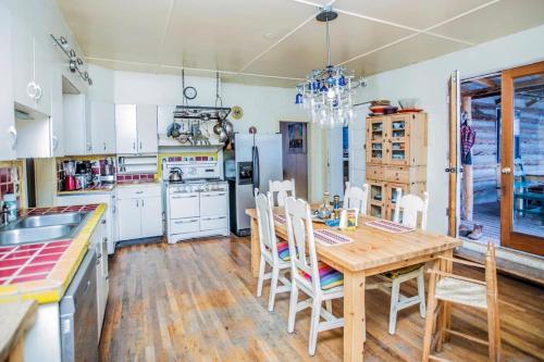 3 bedrooms, 4 beds