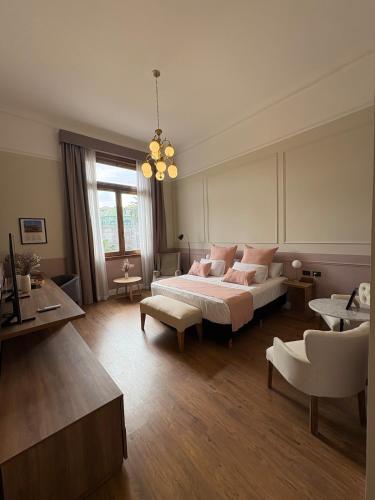 Premium Private Suite overlooking Plaza de Mayo
