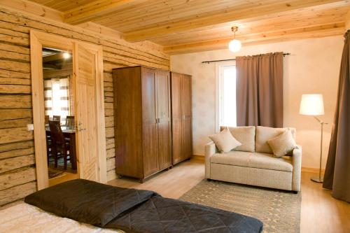 Ahmalammen mökkikylä (Ahmalammen mokkikyla) in 考哈約基