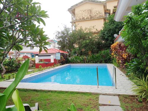 Swimming pool, River side apartment in Cavelossim