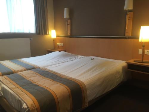 Hotel Du Commerce Room Type - Deluxe Triple Room