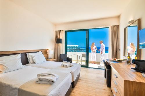 Double or twin room, partial sea view