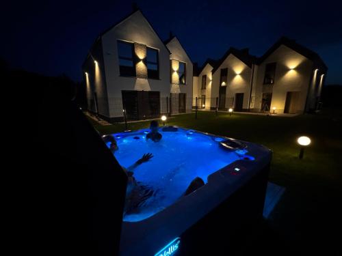 Osada Porzeczkowa - Nowoczesne Domy z Ogrodem i Jacuzzi, Jezioro