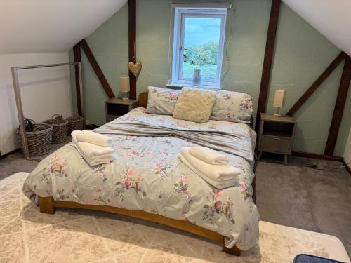 Private One-Bedroom Retreat in Gated Tadworth Setting