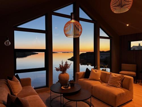 OceanView Karmoy Jacuzzi, Sauna & Sea Views