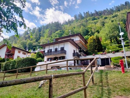 Casa a Malè con vista sulla valle