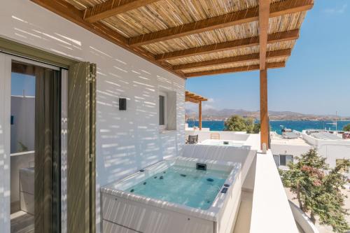 Vilos Luxury Suites in Milos Island