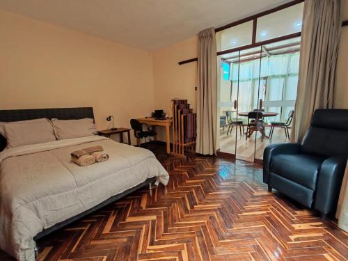 Spacious Private Apartment in Historic House