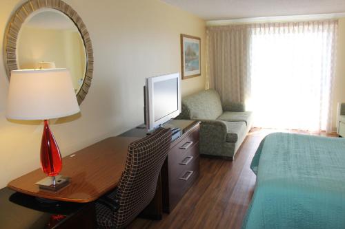 Seaside Inn & Suites