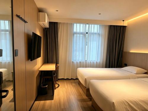 2 twin beds