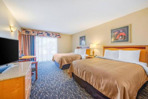 2 queen beds