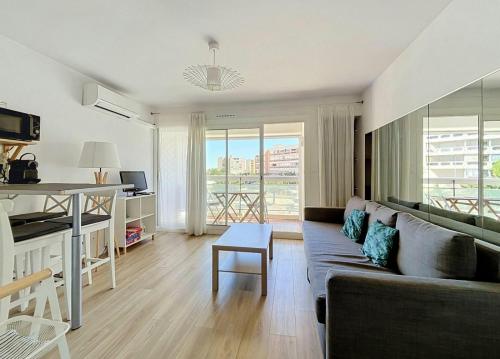 Studio Carnon ~ Plage, port et commerces, tout proche!