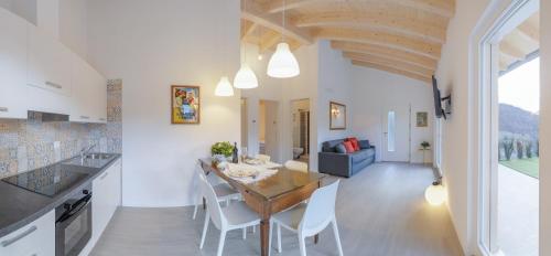 廚房, La Gazza Ladra Apartments - Garda Chill Out in 德利納