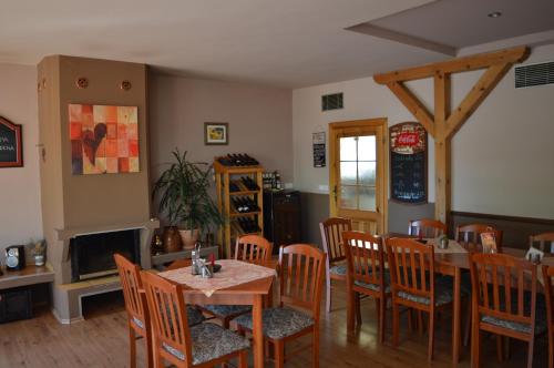 Restoran, Druhy domov in Nový Bor