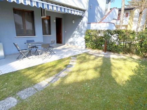 Accommodation in residence with pool and garden