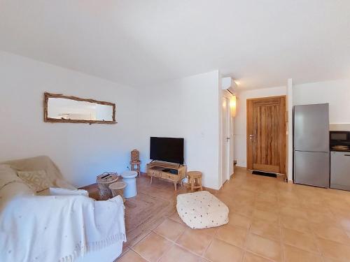 Kitchen, Holiday Home Casa San Ciprianu by Interhome in Cala Rossa