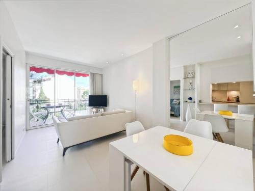BEL APPARTEMENT 2 COUCHAGES AVEC TERRASSE CENTRE VILLE CANNES