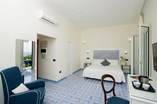 Double or Twin Room with Partial Sea View