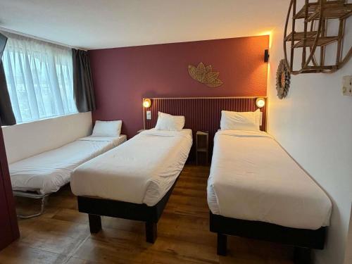 3 twin beds
