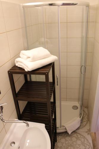 Single Room image 7