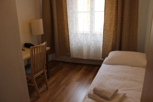 Single Room image 4