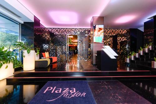 โรงแรม พลาซ่า วี (Plaza V Hotel) in ทาร์กู มัวร์ส