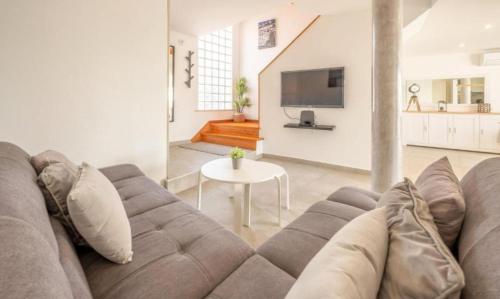 The Shoreline Villa Spacious 4BDR in Caparica gîte à louer Banatica