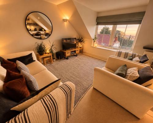Footprints - gorgeous coastal apartment with sea views 1