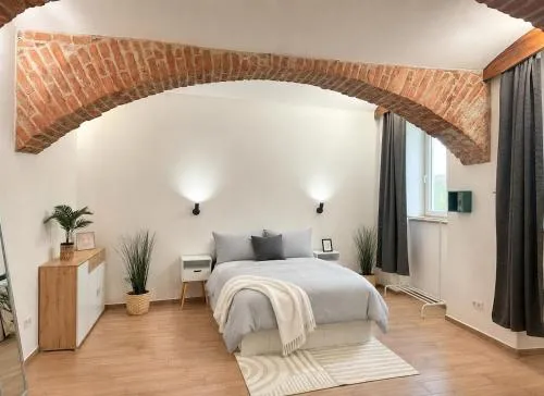 Cozy & Spacious Brick Basement Cityloft - 3 Beds for 4 Persons, Smart Projector - Central Location - 20 min to City Center in Wien, Österreich