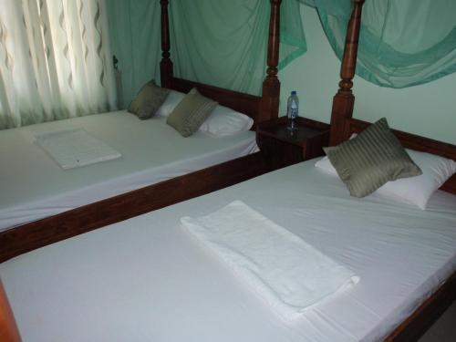 2 double beds