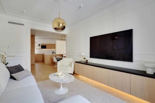 Apartments Near the Arc de Triomphe