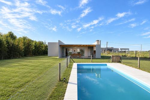 Casa de campo con pileta in Capilla Del Senor