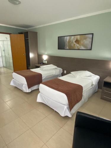 2 twin beds