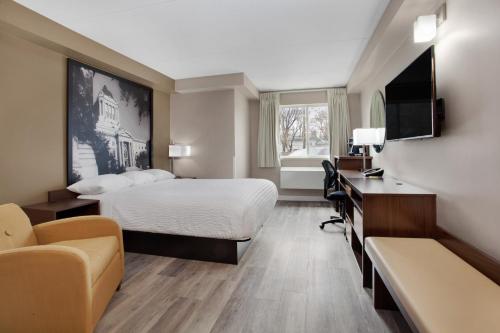 Super 8 by Wyndham Winnipeg West Room Type - Queen Room - Non-Smoking